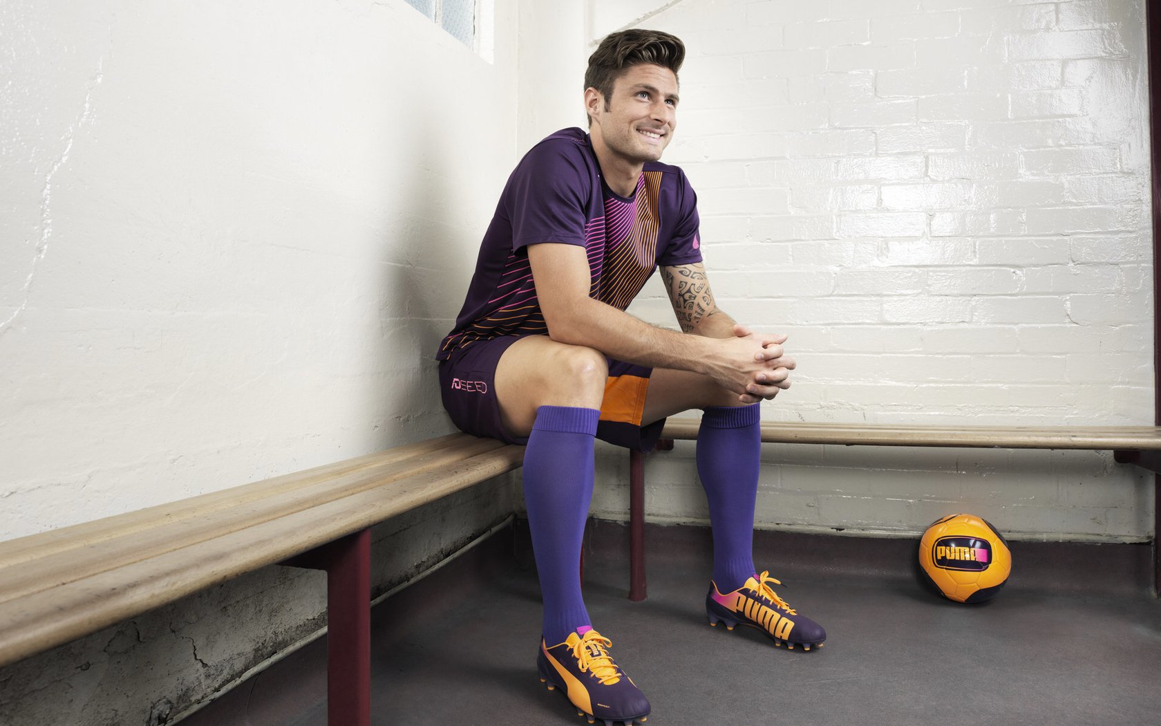 女子百米大战 美国新星跑出世界第一成绩，美国女子百米运动员